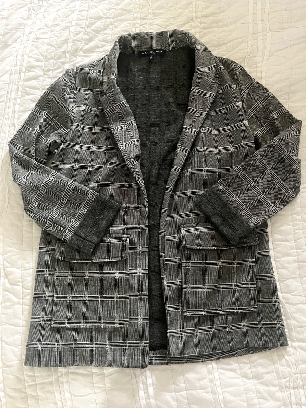 One Clothing Women’s Small Black and White Open Front Blazer